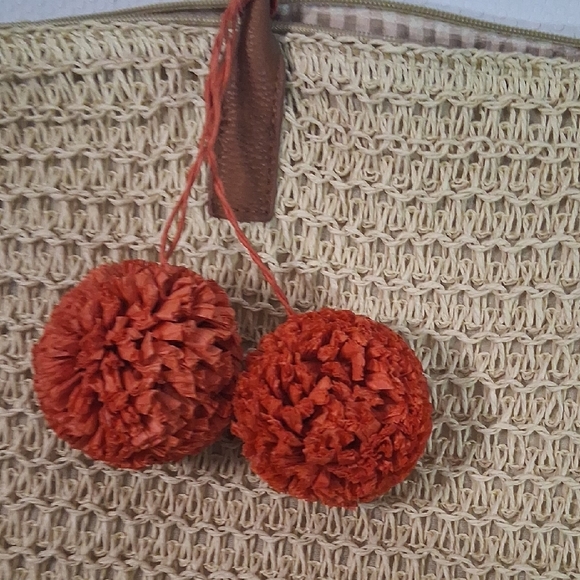 Target Beige Tote with Orange Accents - Picture 5 of 11